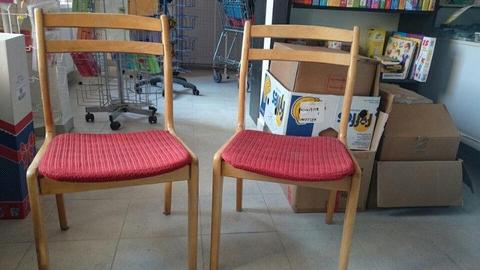 Sprzedam 2 krzesła z PRL