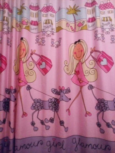 zasłona do pokoju dziewczynki