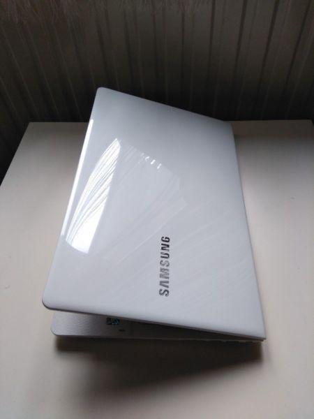 notebook SAMSUNG biały