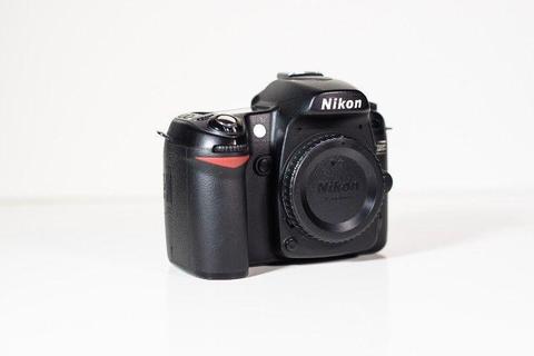 Nikon D80 + Nikkor AF-S DX 16-85 mm f/3.5-5.6G ED VR