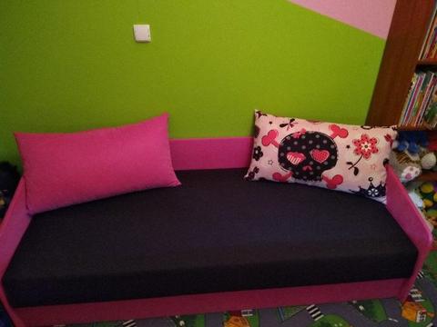 Jednoosobowe łóżko dla dziewczynki