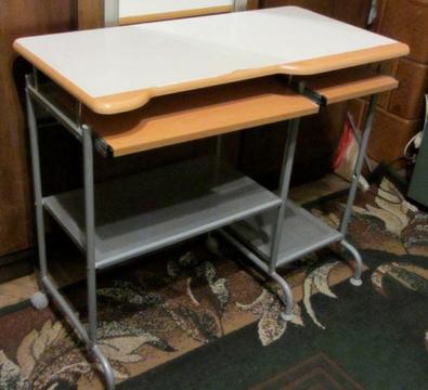 Biurko - stolik pod komputer