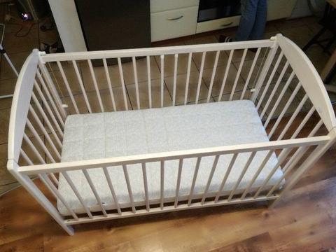 Łóżeczko Drewex z prawie nie używanym materacem gryczanym Danpol