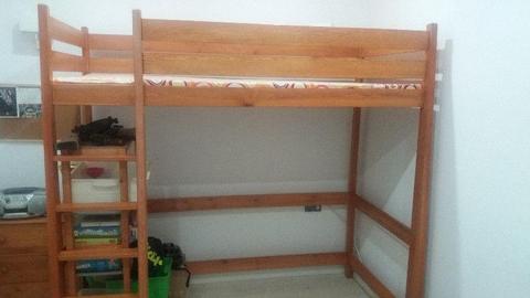 Łóżko piętrowe z materacem drewniane