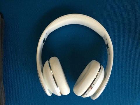 Słuchawki białe bezprzewodowe SAMSUNG LEVEL ON WHITE
