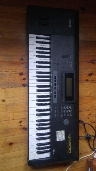 Syntezator Yamaha QS-300