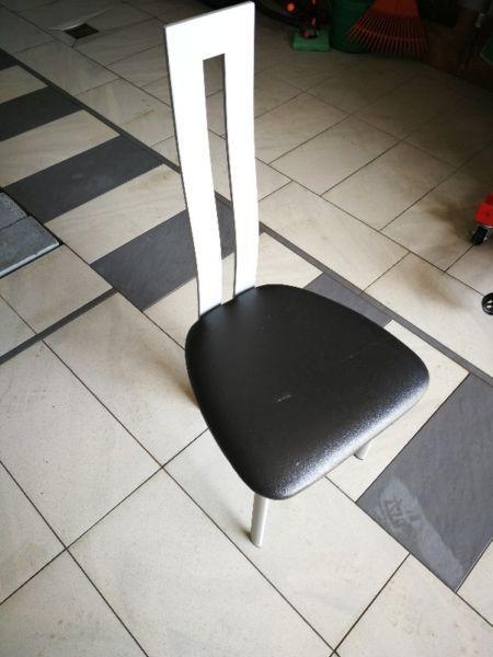 Krzesła x 4 + stół