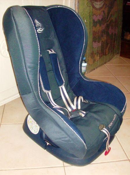 Sprzedam fotelik samochodowy marki 