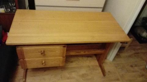 Sprzedam biurko drewniane używane długość 115cm szerokość 55cm