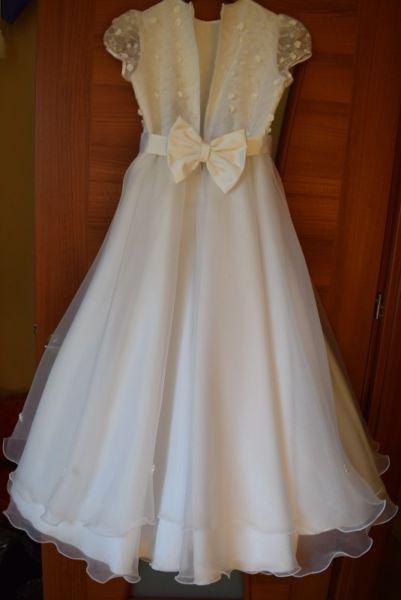 Piękna suknia komunijna kolor biały, rozmiar 134-152