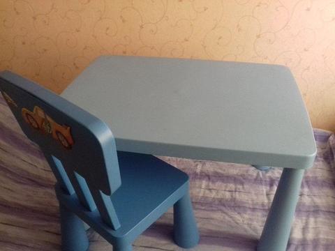 Sprzedam Stolik dzieciecy Niebieski z krzesełkiem wymiary 75cm długość,szer 53cm