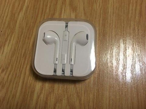 Słuchawki douszne EarPods firmy Apple z pilotem i mikrofonem MiniJack (3.5 mm)