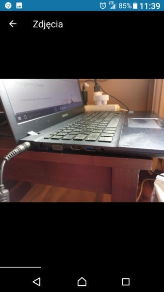 Ladny cienki laptop Sansunga z szybkim proc i5