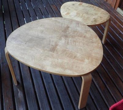Dwa stoliki drewniane: 75x65cm i 65x55cm