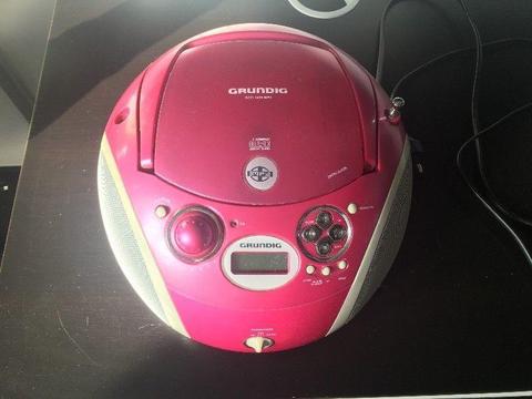 Radioodtwarzacz Grundig RCD 1420 MP3 - kolor różowo-biały