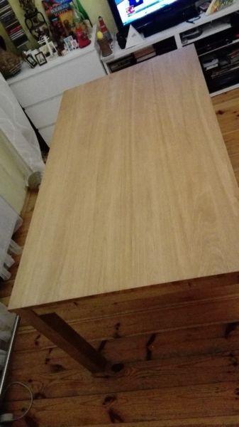 Nowy stół rozkładany z krzesłami