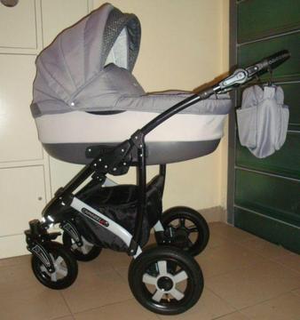 Trzy wózki w jednym miejscu