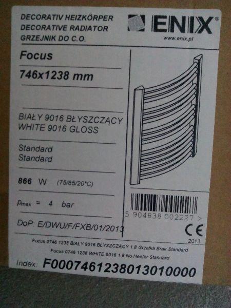 Grzejnik Enix Focus 9016 746 x 1238 mm