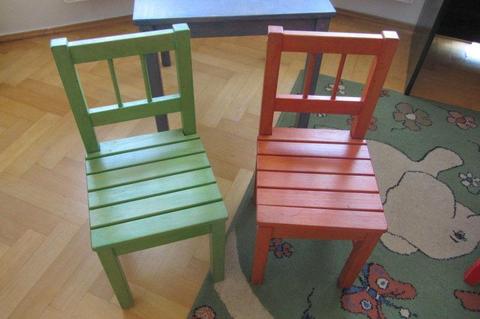 Ikea, dziecięcy zestaw stolik,2 krzesła, malowane lakierobejcą,kolorowe