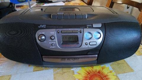 Radiomagnetofon JVC z CD, boombox