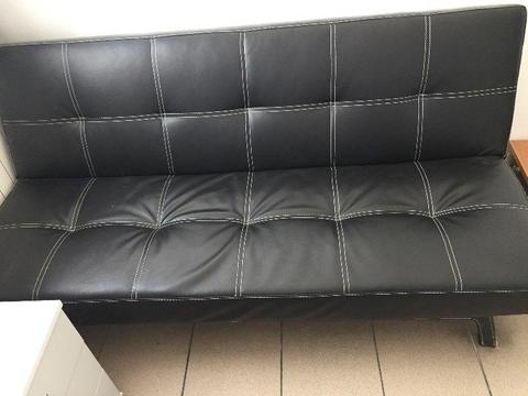 Kanapa wersalka, sofa rozkładana, skóra ekologiczna, czarna ciekawa