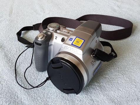 aparat fotograficzny Sony Cybershot DSC - H2 + futerał SONY
