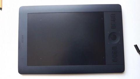 Tablet Graficzny Wacom Intuos Pro M (PTH-651) + etui