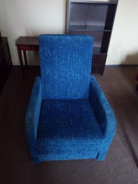 Wygodny, niebieski fotel