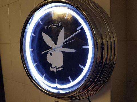 Zegar ścienny z neonem Playboy