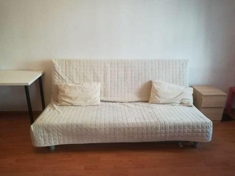 Biała, rozkładana kanapa na sprzedaż IKEA BEDDINGE