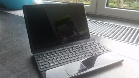 Laptop SONY VAIO 15 cali - PCG-71212M w bdb stanie, mało używany