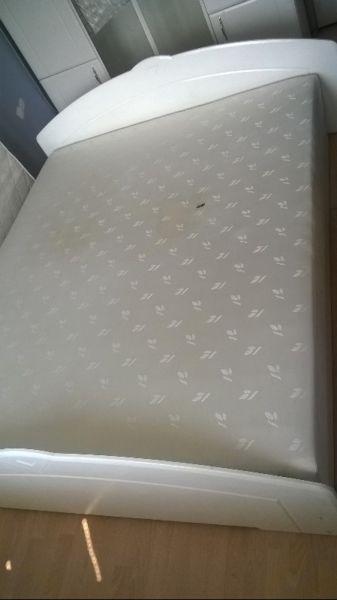 Łóżko plus dodatkowy materac 200x160