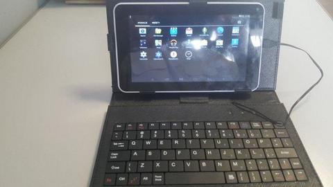 Tablet CAVION Base 7 Dual z klawiaturą i etui