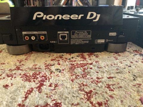 Pioneer CDJ 2000 NXS2 Players & 1 DJM 900 NXS2 Mixer