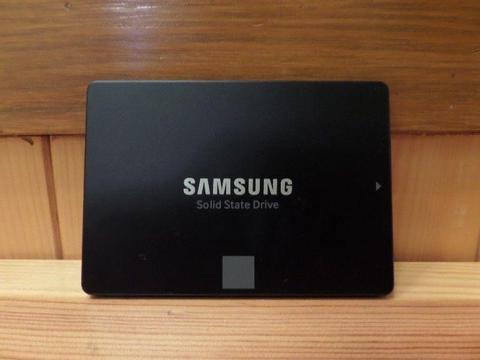 Dysk SSD Samsung EVO 850 1 TB MZ-75E1T0