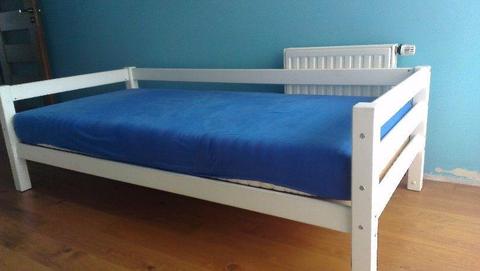 łóżko 90 x 200 białe, lite drewno- POLECAM!!!