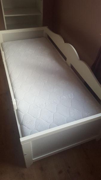 Łóżko białe dla dziecka IKEA super stan z materacem. Wym. ok 78/165cm