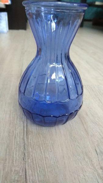 Niebieski mały wazon