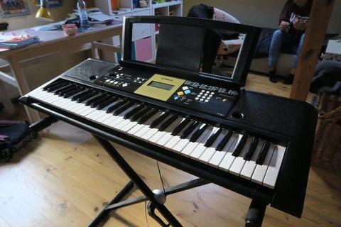 Keyboard Yamaha YPT-220
