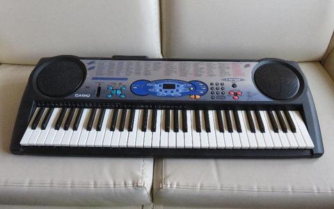 Keyboard CASIO LK-40 z podświetlanymi klawiszami oraz MIDI