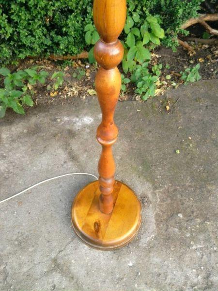 lampa stojąca prl vintage z abażurem ładna stara retro wysyłka podłogowa klosz drewno zdrowe