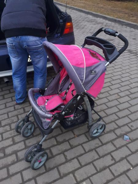 Wózek spacerowy dla dziewczynki