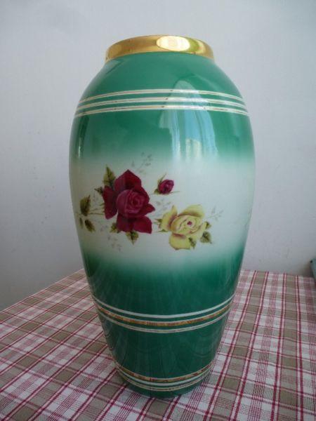 wazon porcelanowy i wazonik szklany