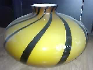 brązowo żółty wazon