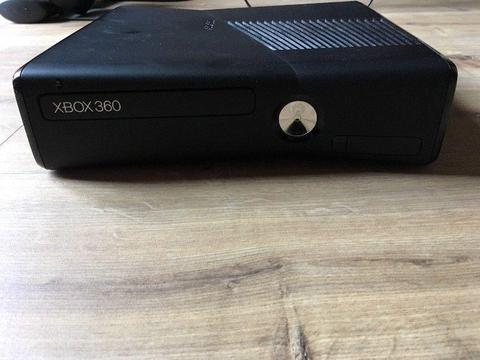 Sprzedam konsolę XBOX 360 + Kinect + gry