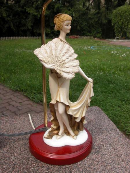cudowna figuralna lampa dama retro