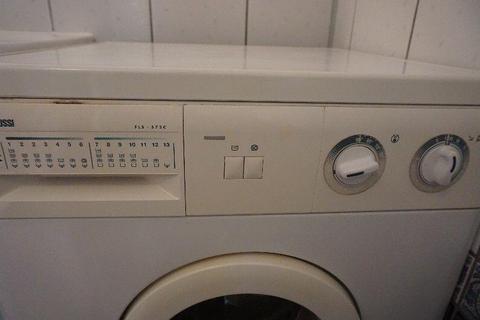 Sprzedam używaną pralkę Zanussi FLS-572C