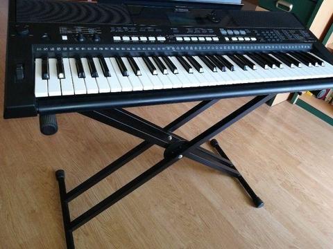 Keyboard Yamaha PSR-E433, statyw, pokrowiec, narzuta, instrukcja