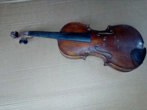 Stare skrzypce lutnicze z 1930 roku