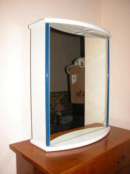 szafka łazienkowa z lustrem